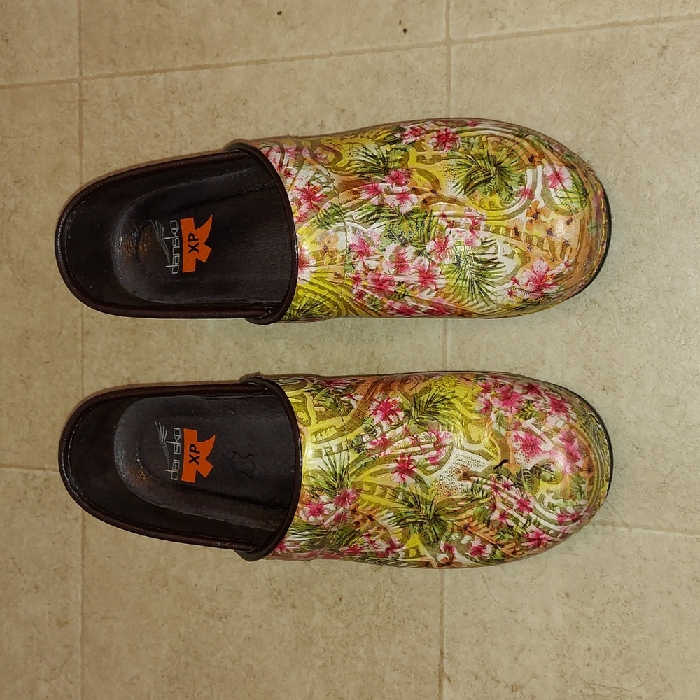 Dansko Multi-colored Floral Clogs Nursing Shoes Size 38 EU And US 8 Women's.